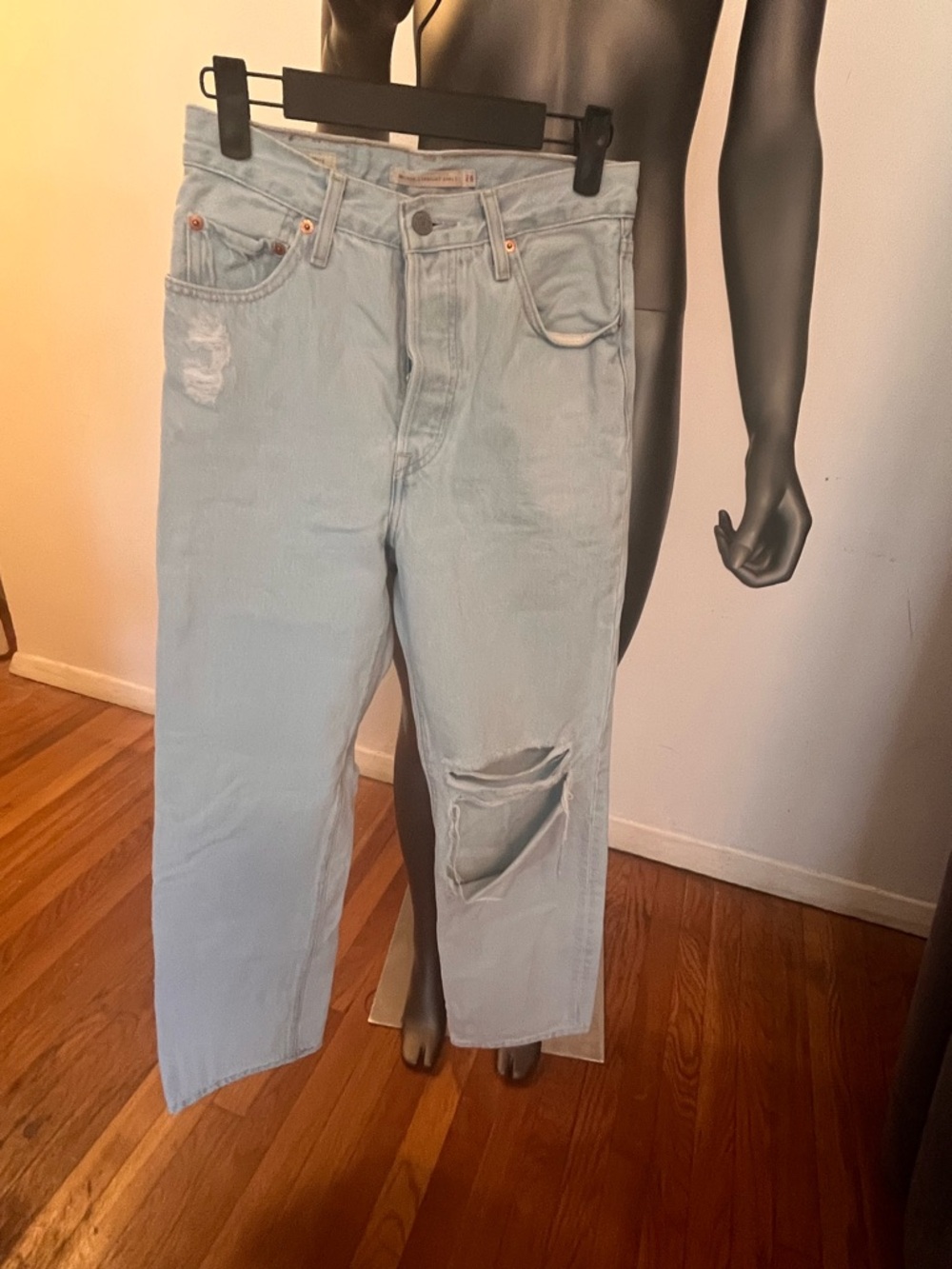 LEVI’S Ribcage Light Blue Distressed